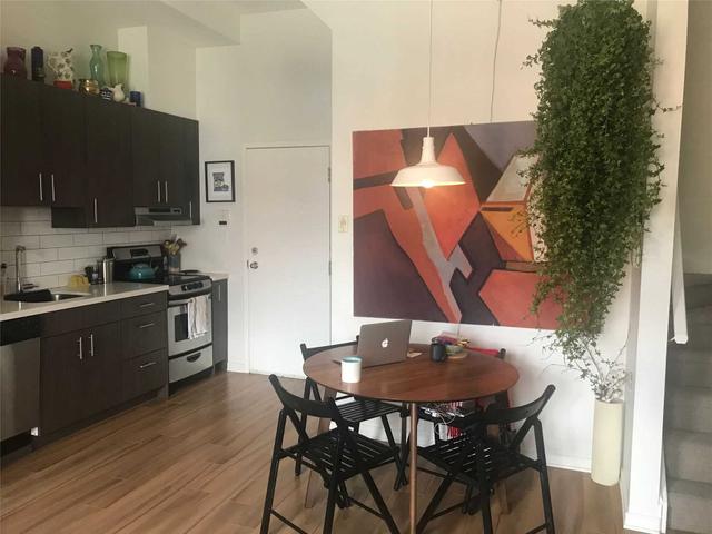 2 - 2945 Dundas St W St