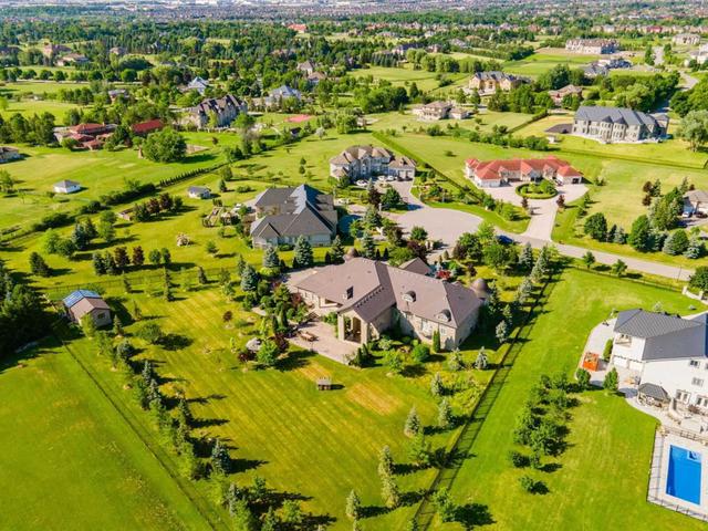 18 Farina Dr