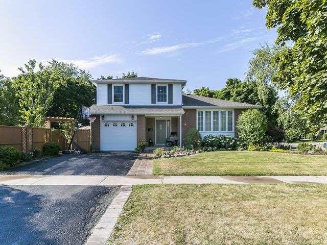 12 Edenborough Dr