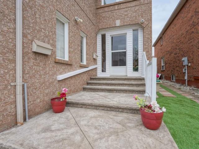 5623 Bell Harbour Dr