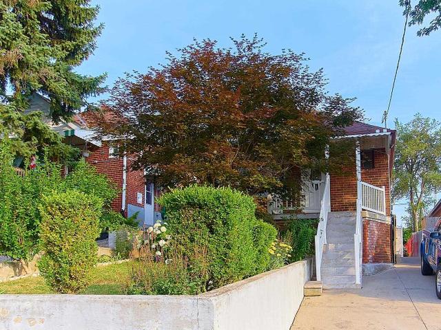 3 Ewart Ave