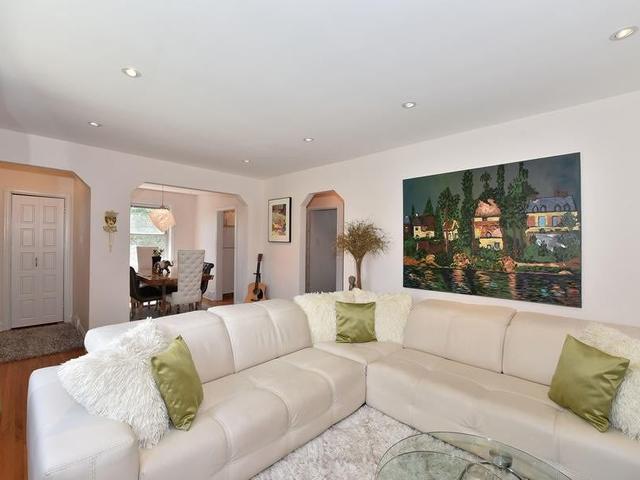 142 Martin Grove  Rd