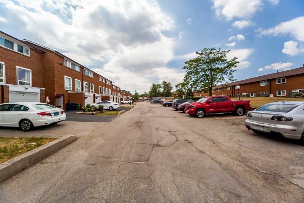 9 Kendleton Dr, Etobicoke Terminated, W4854121 Condos.ca