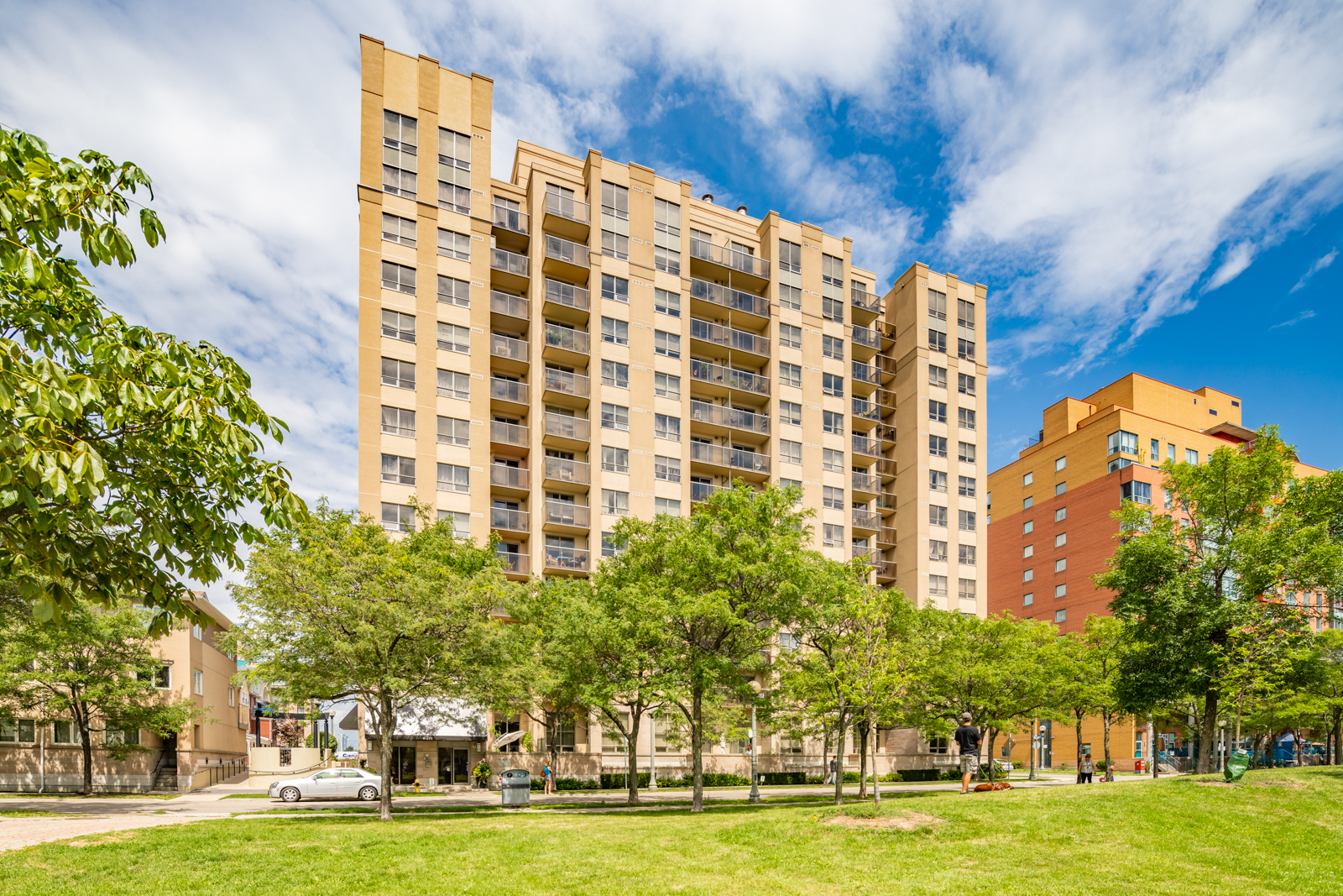 402 4 Elsinore Path, Etobicoke Leased,