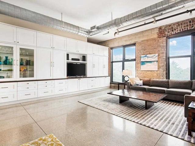 412 - 363 Sorauren Ave