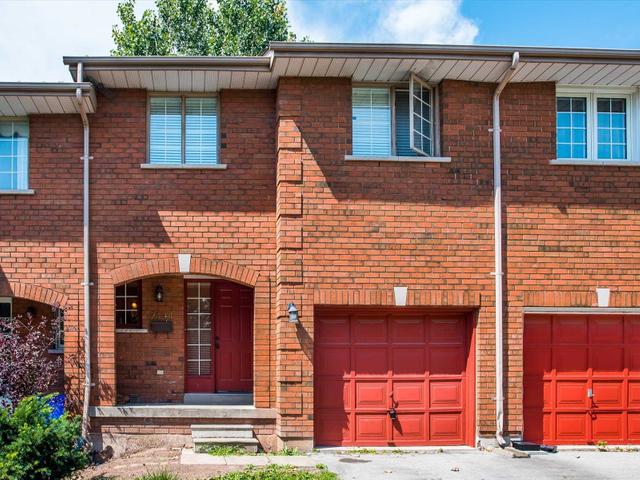 2424 Stefi Tr
