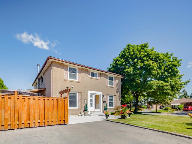 34 Garside Crt