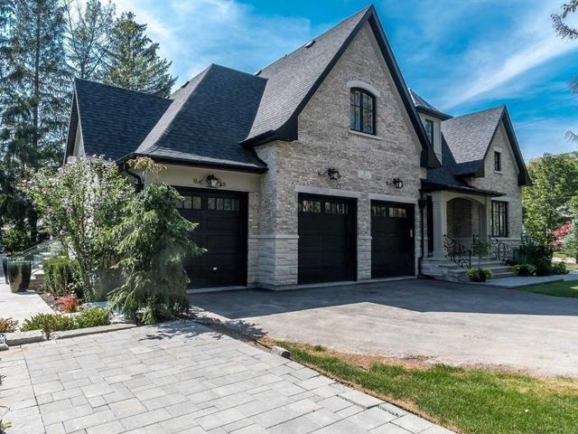 451 Country Club Cres