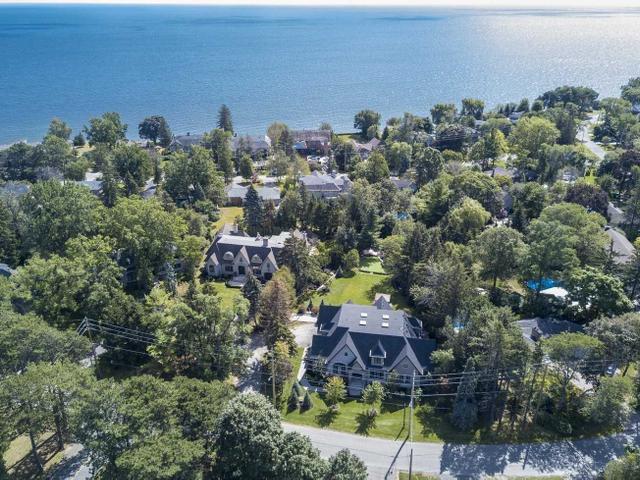 451 Country Club Cres