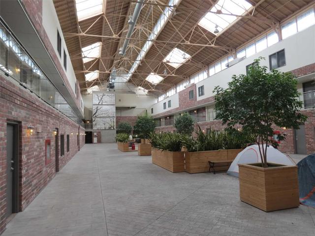 A15 - 1100 Lansdowne Ave