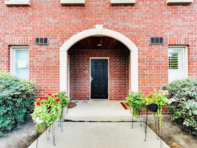 303 - 3095 Cawthra Rd