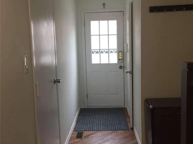 64 Collins Cres
