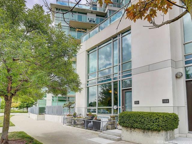 TH125 - 5 Marine Parade Dr