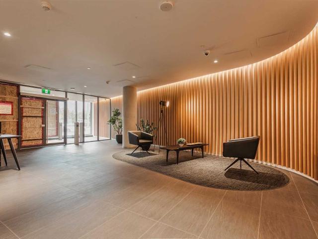 422 - 160 Flemington Rd