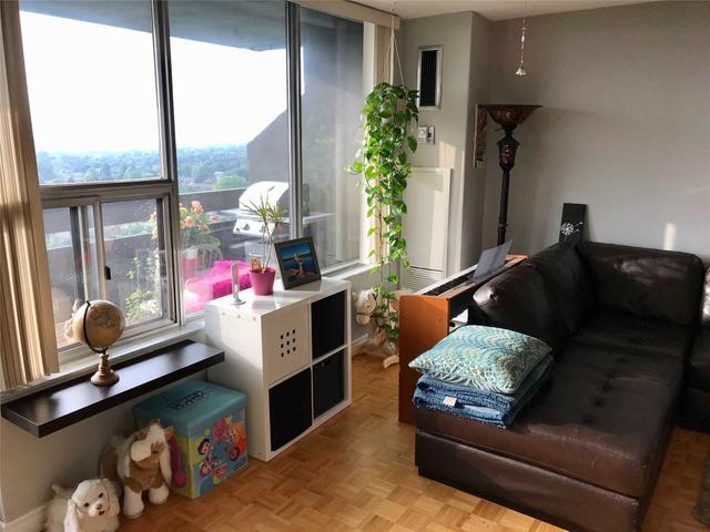 2101 - 11 Wincott Dr