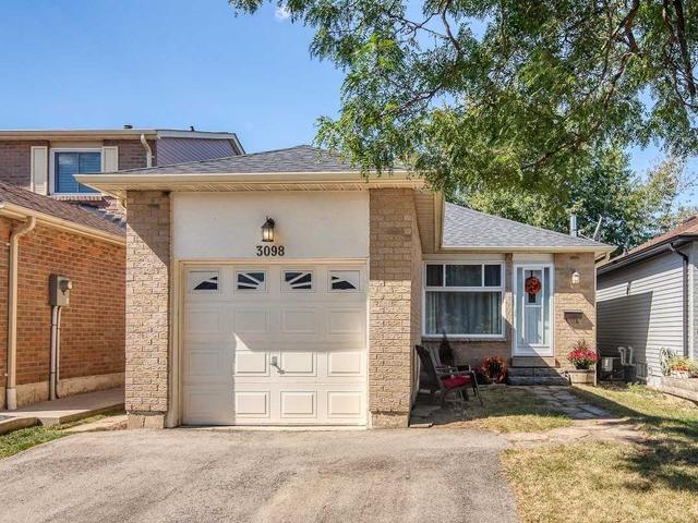3098 Keynes Cres