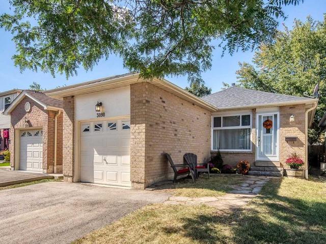 3098 Keynes Cres