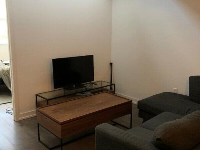 325 - 1410 Dupont St