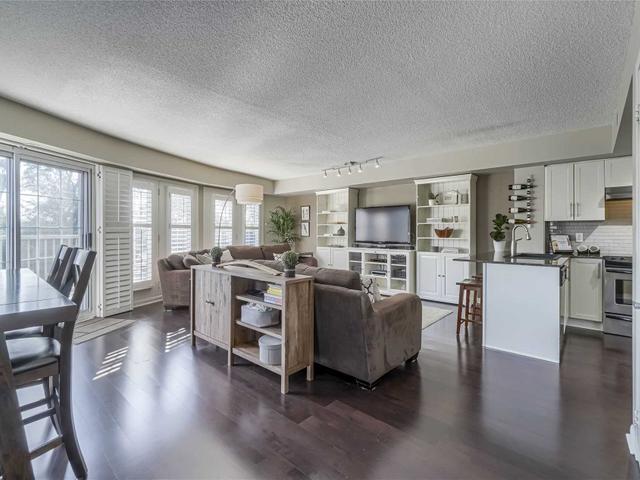 TH30 - 93 The Queensway Ave