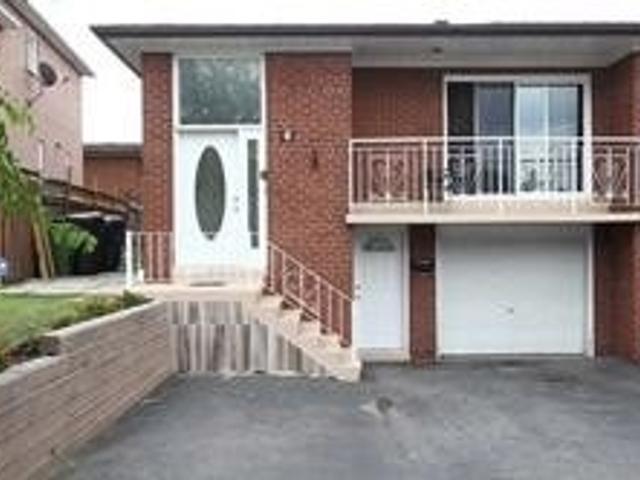2 Dellbrook Cres
