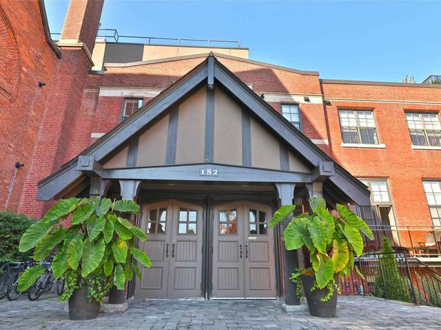 402 - 152 Annette St