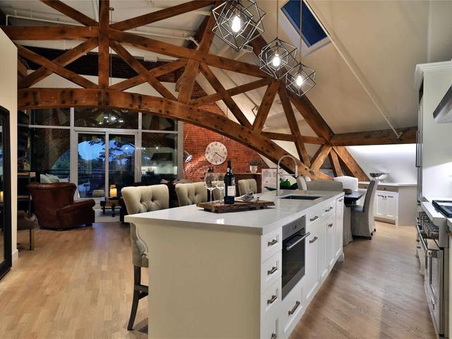 402 - 152 Annette St