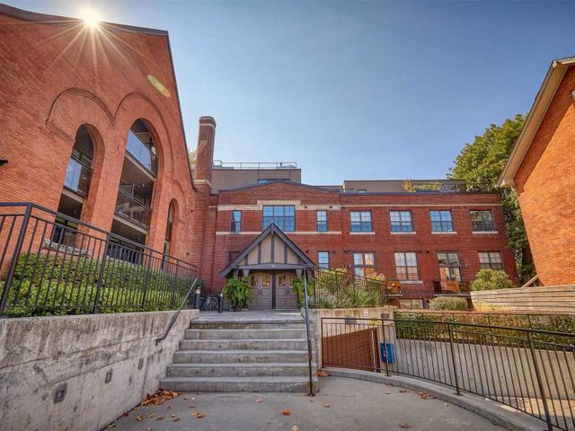 305 - 152 Annette St