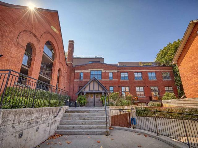 305 - 152 Annette St