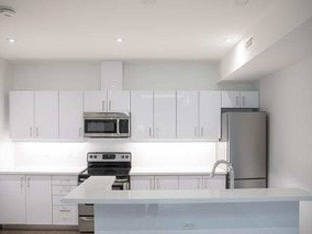 100 - 2076 Dundas St W