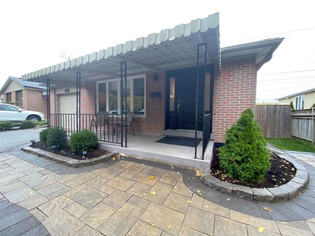 1797 Pickmere Crt