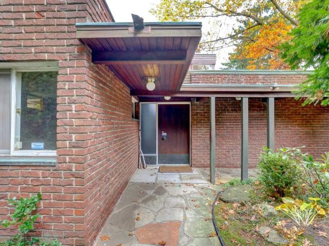 1379 Clarkson Rd N