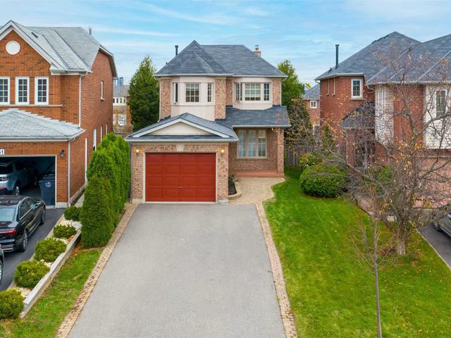 2565 Strathmore Cres