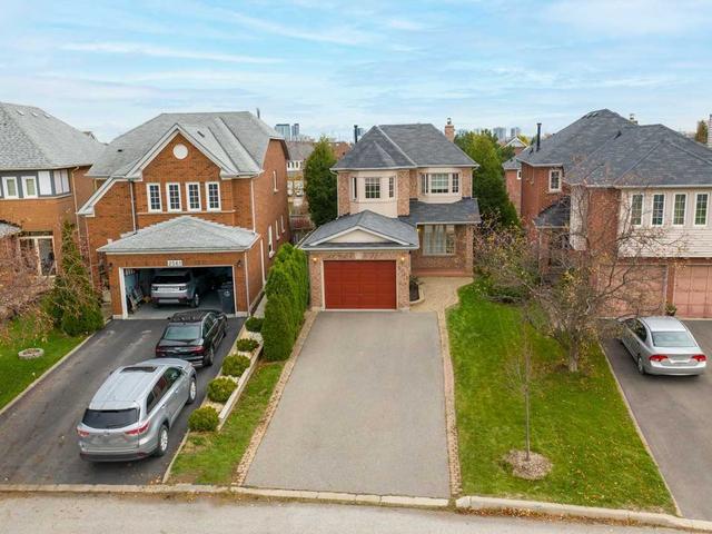 2565 Strathmore Cres