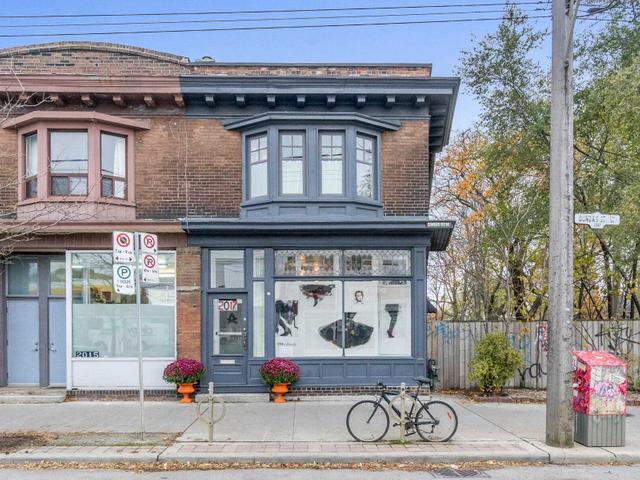 2017 Dundas St W