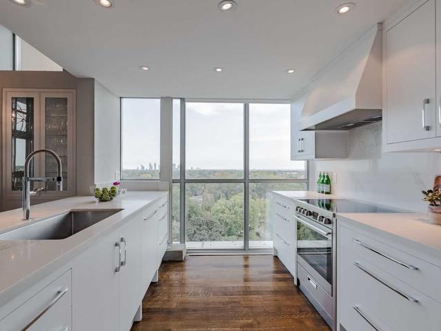 #806 - 2 Fieldway Rd