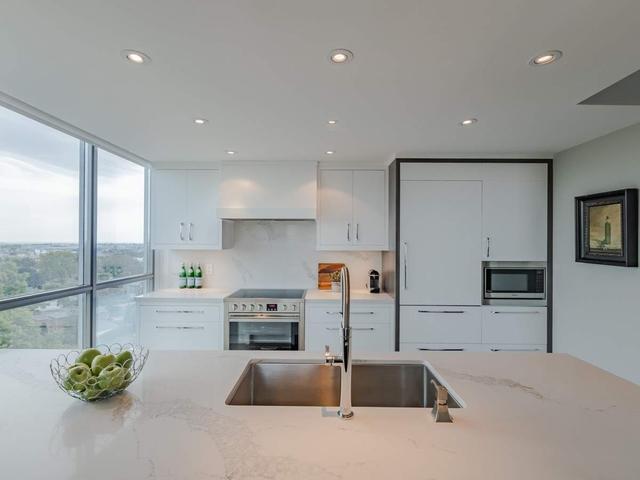 #806 - 2 Fieldway Rd