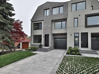 9 Queen St W