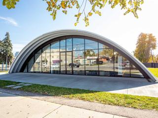 512 - 689 The Queensway Ave