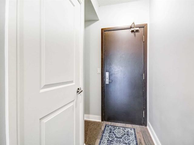 1611 - 70 Absolute Ave