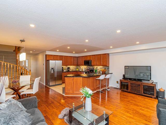3 - 1551 Reeves Gate