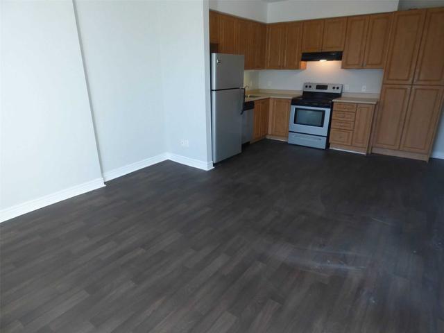 201 - 940 Bloor St W
