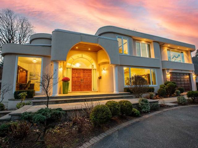 392 Country Club Cres
