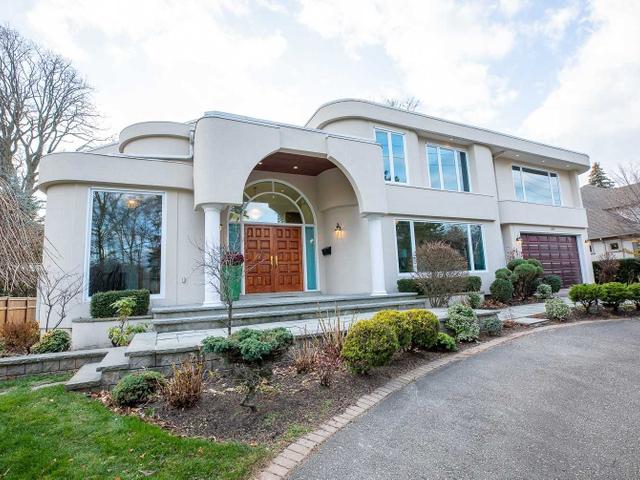 392 Country Club Cres