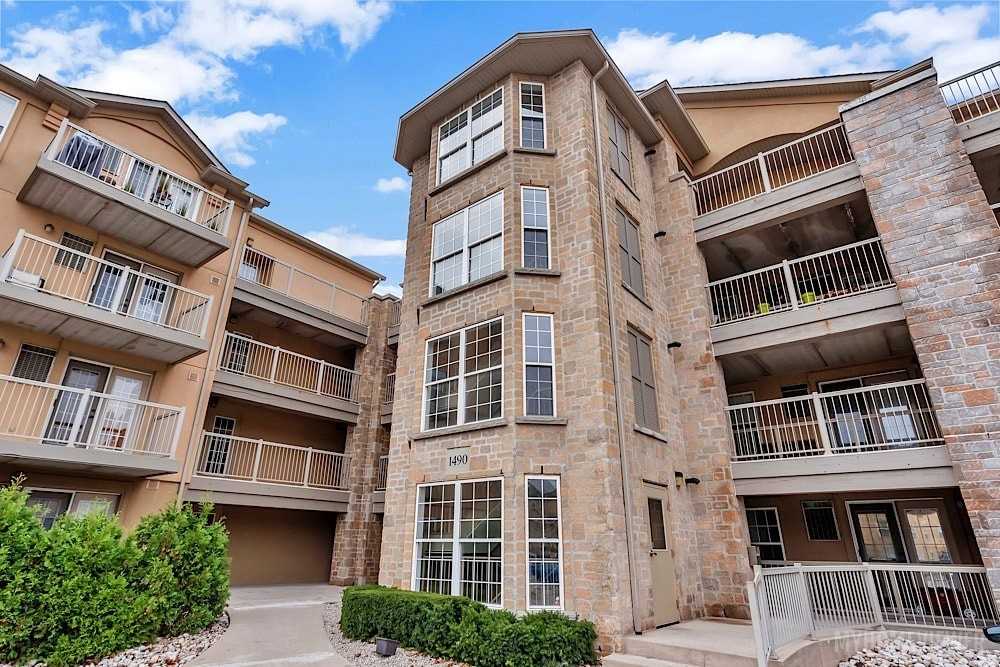 102 1490 Gate, Oakville Terminated, W4996164 Condos.ca