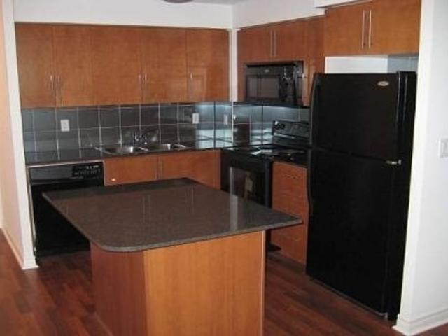 2810 - 310 Burnhamthorpe Rd W