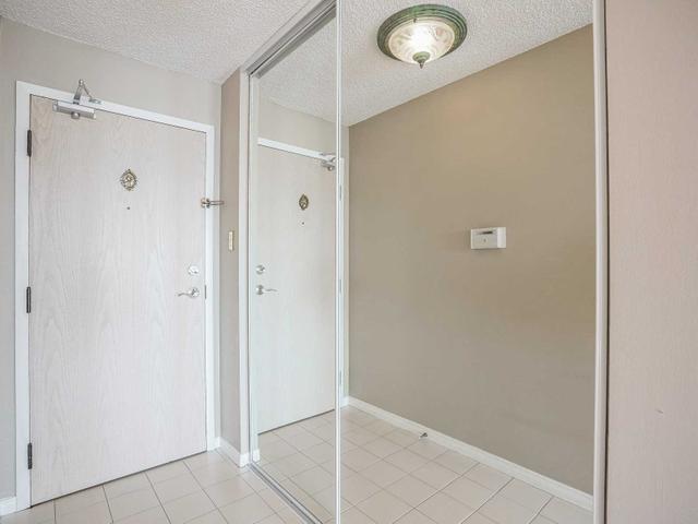 1901 - 700 Constellation Dr