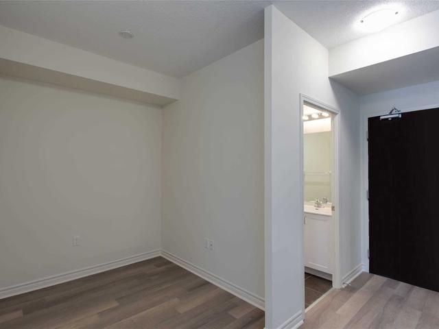 1003 - 39 Annie Craig Dr