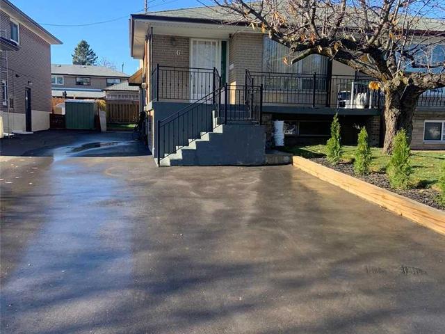 6 Newlin Cres