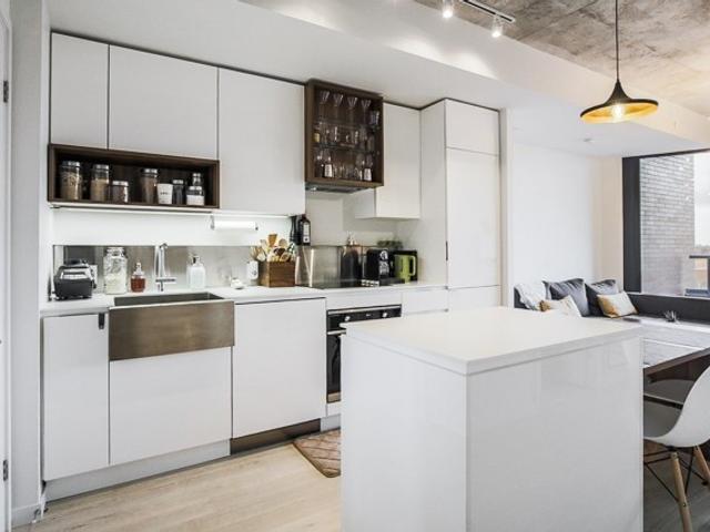 714 - 383 Sorauren Ave