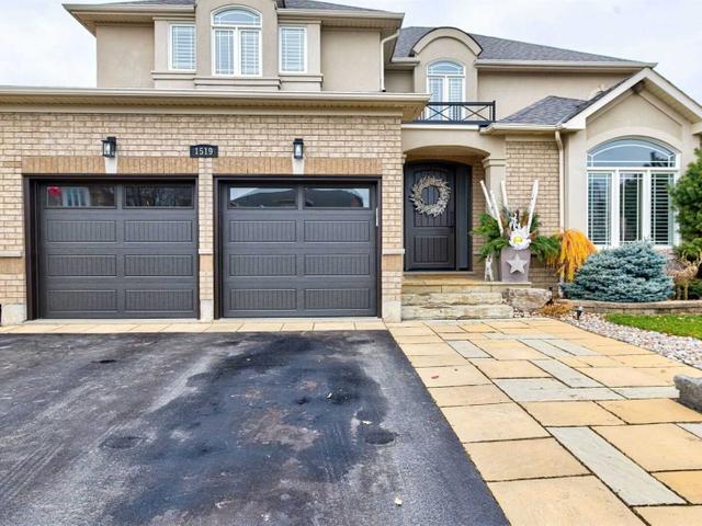 1519 Stewart Cres